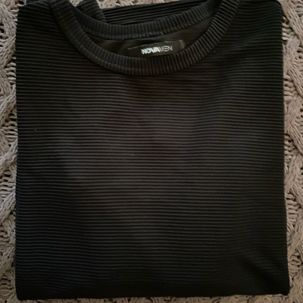 Novamen nitted black t-shirt size large